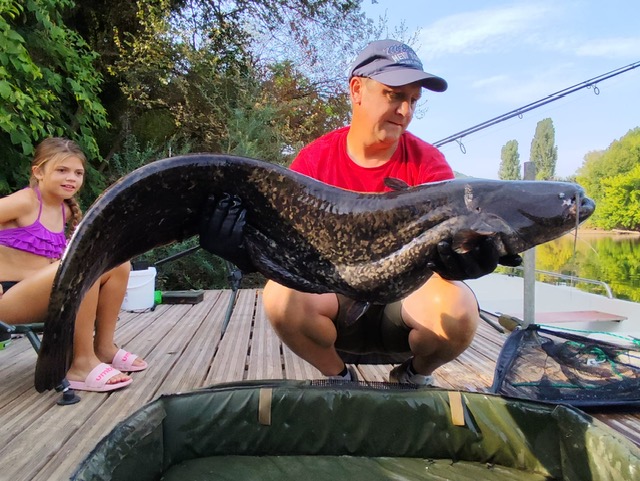 Kurt de Smet met meerval